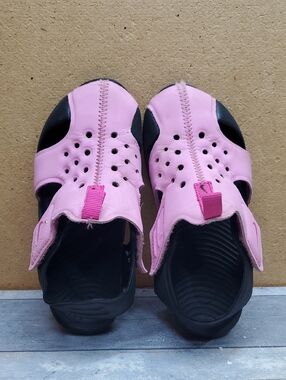 Nike Girls Toddler Pink and Black Sunray Protect 2 Sandals Size 10 C